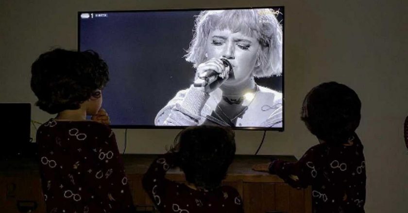 Carolina Deslandes mostra como filhos vibraram com a sua atuação no Festival da Canção