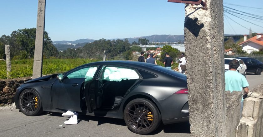 Jogador do FC Porto sofre acidente de carro à porta do Olival