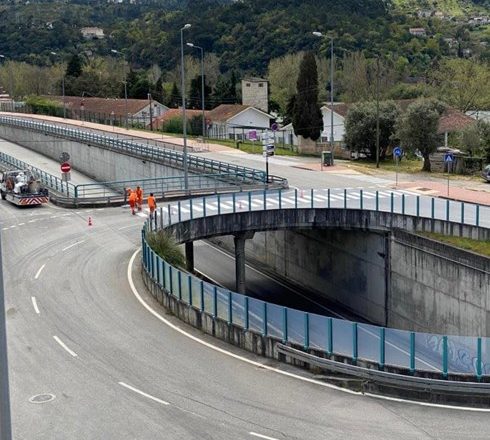 Passadeira em rotunda em Coimbra está a gerar polémica