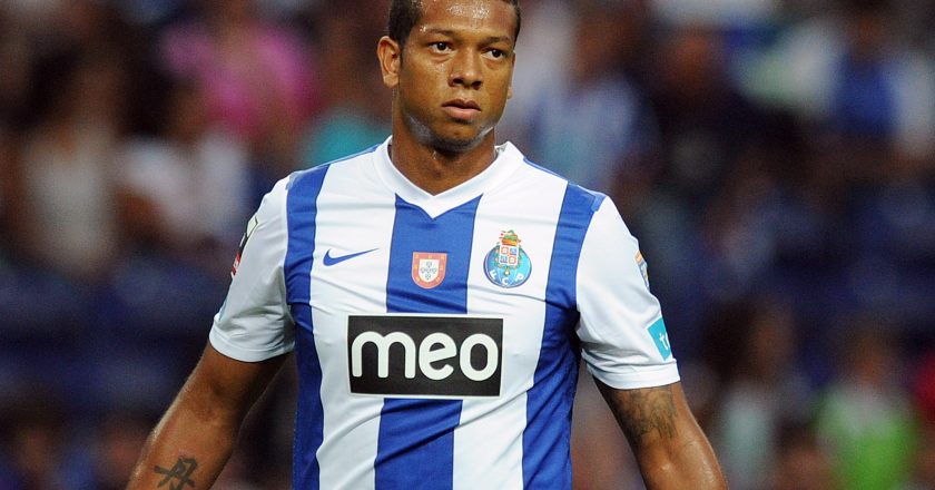 Ex-FC Porto detido por violência doméstica