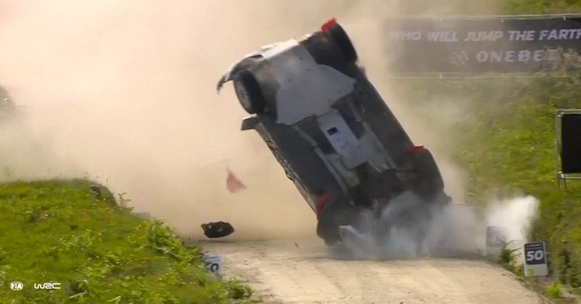 Imagens assustadoras do capotamento no “salto de Fafe” do Rali de Portugal (VÍDEO)