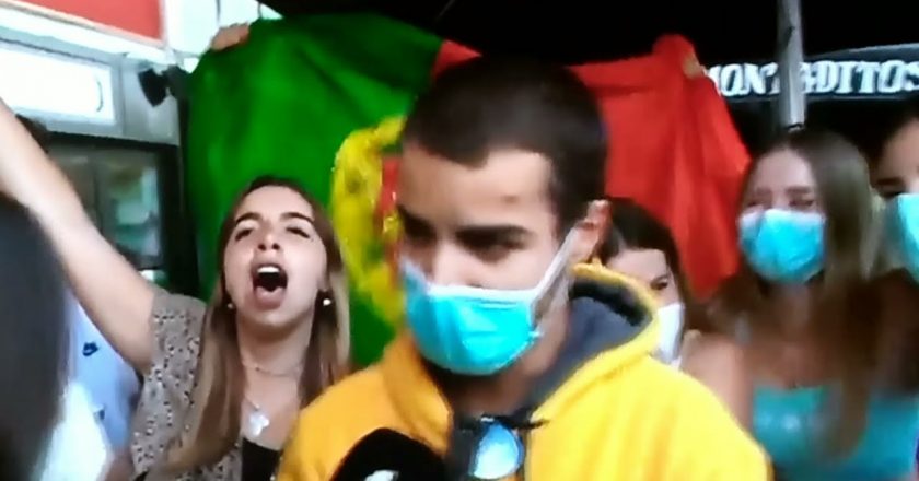 Jovem passa-se ao falar para a televisão: “Tou a tentar falar porra” (VÍDEO)