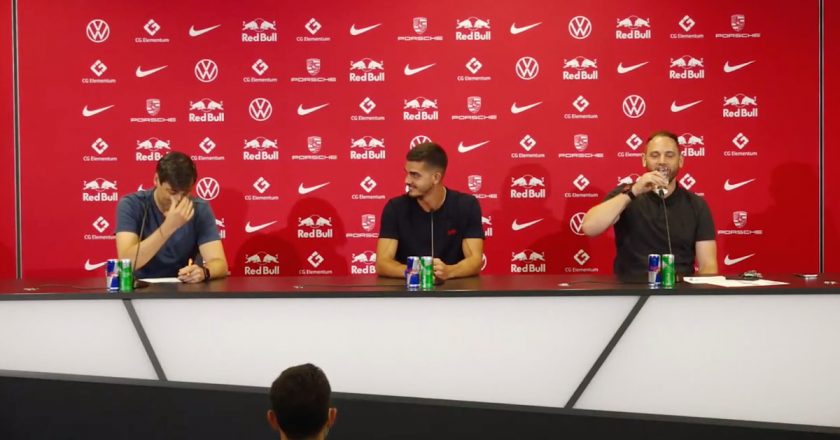 André Silva foi apresentado no Leipzig e jornalista questionou-lhe sobre o cheiro de CR7 (VÍDEO)