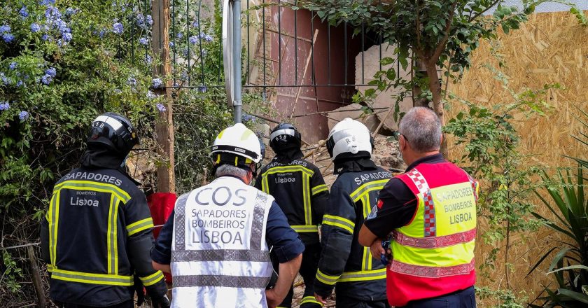 Homem soterrado após prédio em Belém ter desabado