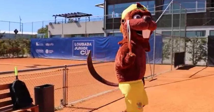 Mascote do Paços de Ferreira apresenta calendário de forma muito divertida (VÍDEO)