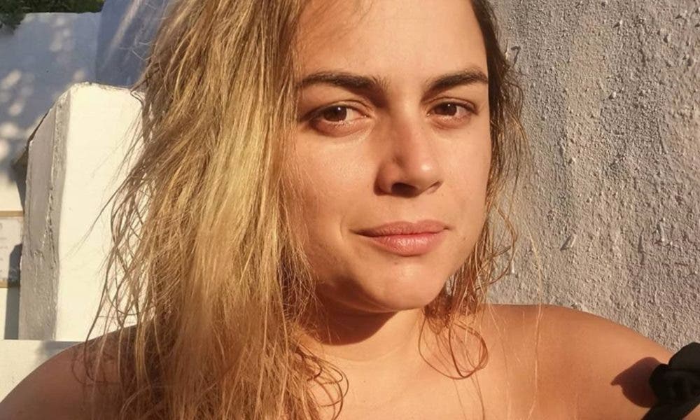 Ana Guiomar ousada em fato de banho com enorme decote