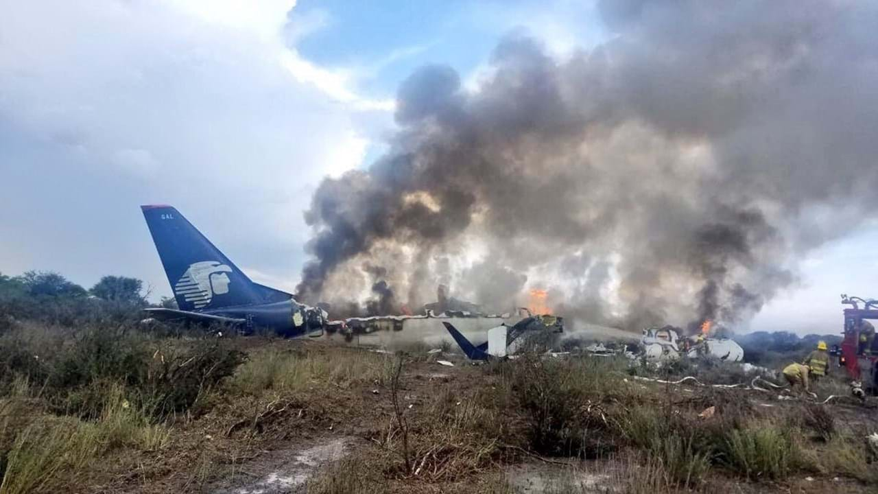 Avião caiu e incendeia-se com 21 pessoas a bordo no Texas