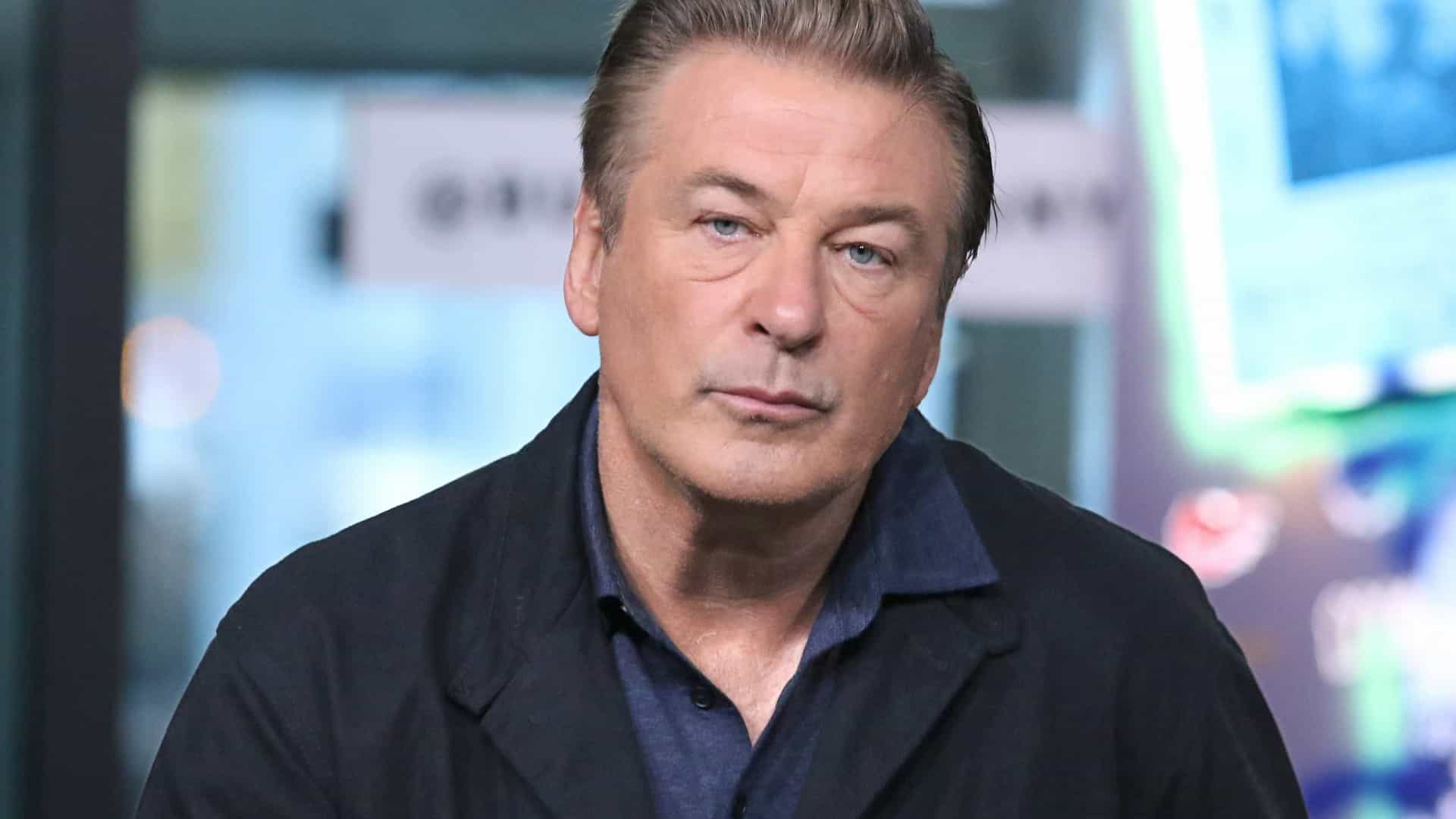 Assistente que deu arma a Baldwin já havia sido despedido de filme anterior por acidente semelhante