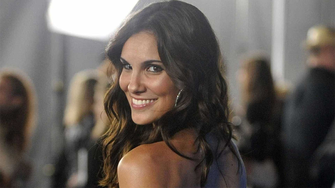 Daniela Ruah surpreende com fotografias em biquíni na companhia dos filhos