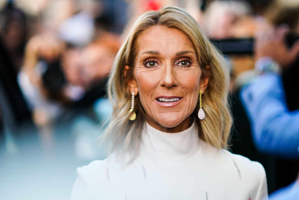 Céline Dion “presa” a uma cama e sem conseguir andar devido a uma doença muito grave