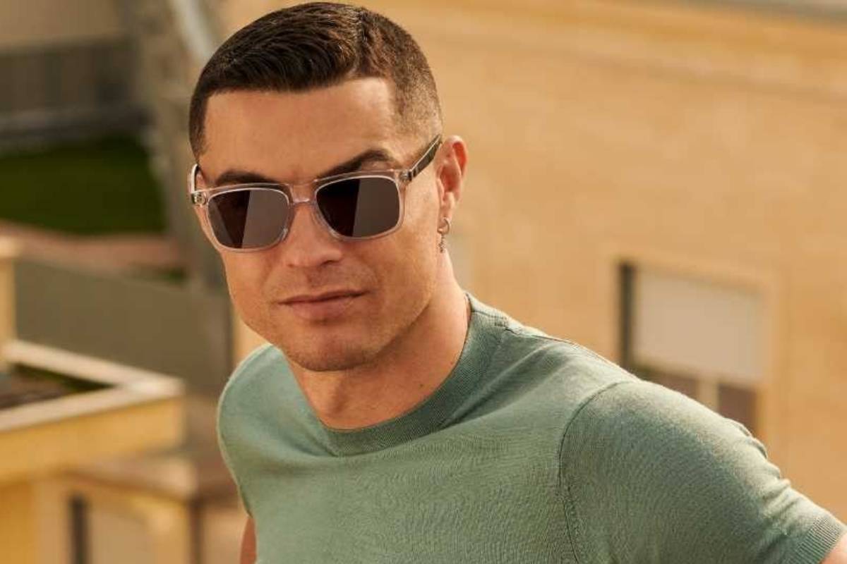 Cristiano Ronaldo mostra-se em tronco nu a relaxar na praia