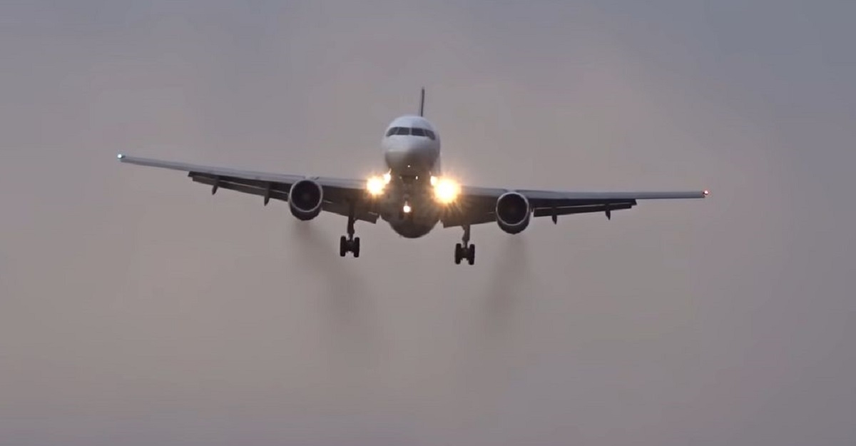 O momento assustador em que o avião do Manchester City, jogadores portugueses, falhou a aterragem (VÍDEO)