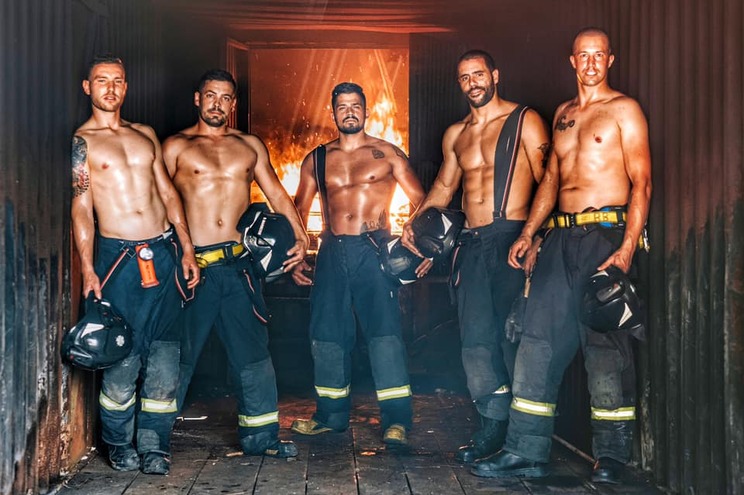 Bombeiros Sapadores de Leiria angariam mais de 7 mil euros com vendas de calendário sensual