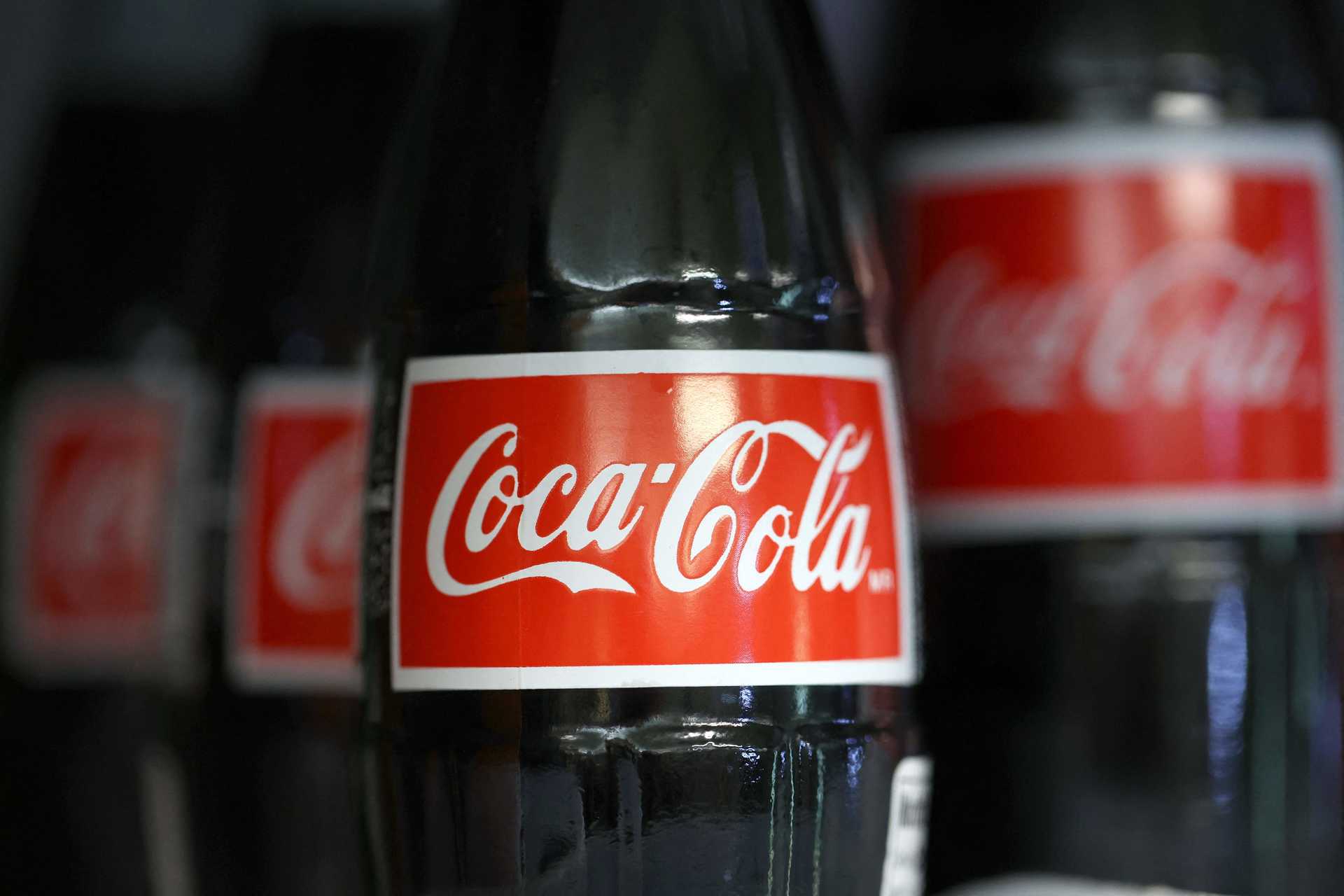 Trabalhadora da Coca-Cola condenada a 14 anos de prisão por abrir fábrica na China com os segredos da empresa