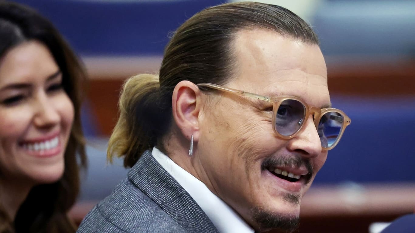 Johnny Depp ganha caso contra ex-mulher e esta terá de pagar milhões de euros ao ator