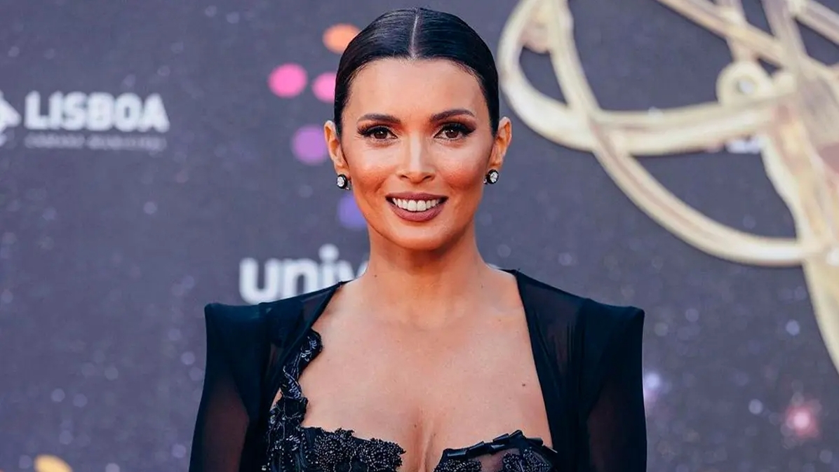 Maria Cerqueira Gomes ousada com look transparente nos “Emmys”