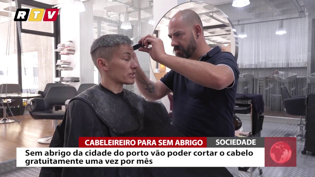 Reportagem da SIC mostra barbeiro a cortar cabelo aos sem-abrigo nas ruas do Porto