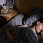 Será que uma soneca à tarde compensa uma noite mal dormida?